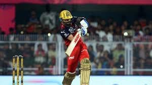 Virat Kohli की तूफानी पारी, 800 चौके और 300 छक्के पूरे, गुजरात के खिलाफ रिकॉर्ड तोड़ पारी से IPL में मचाया तहलका