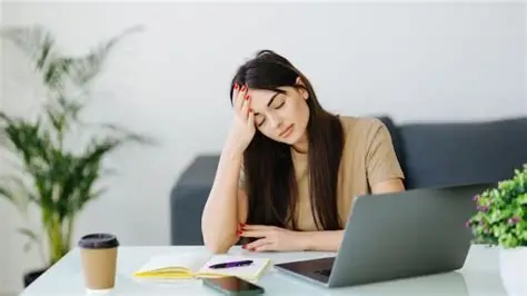 Health Care Tips: थकान, कमजोरी और बाल झड़ना पड़ सकता है भारी, महिलाएं साल में जरूर कराएं ये 5 ब्लड टेस्ट