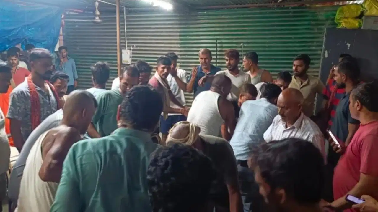 Bihar के वैशाली में दर्दनाक हादसा, 20 लोगों से भरी नाव पलटी, 8 की मौत से गांव में पसरा मातम